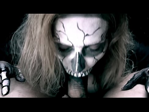 ❤️ Demon djevojka siše kurac svojim crnim ustima i guta spermu. Porno video kod nas hr.com-porn-hat.ru ❤